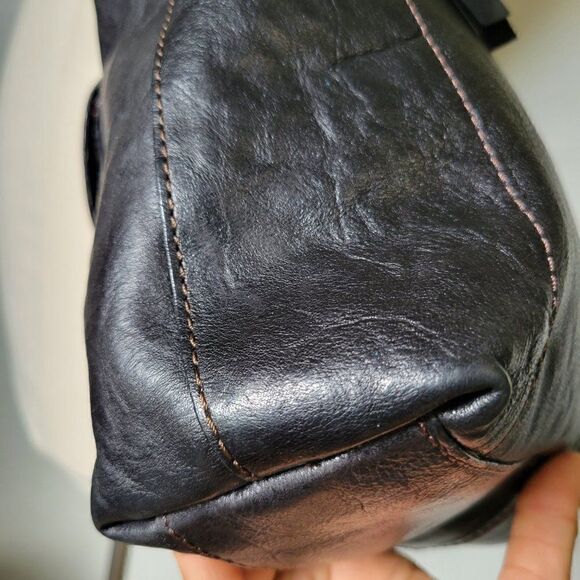 EUC FOSSIL BLACK GENUINE LEATHER SLING BAG MEDIUM - Picture 9 of 16